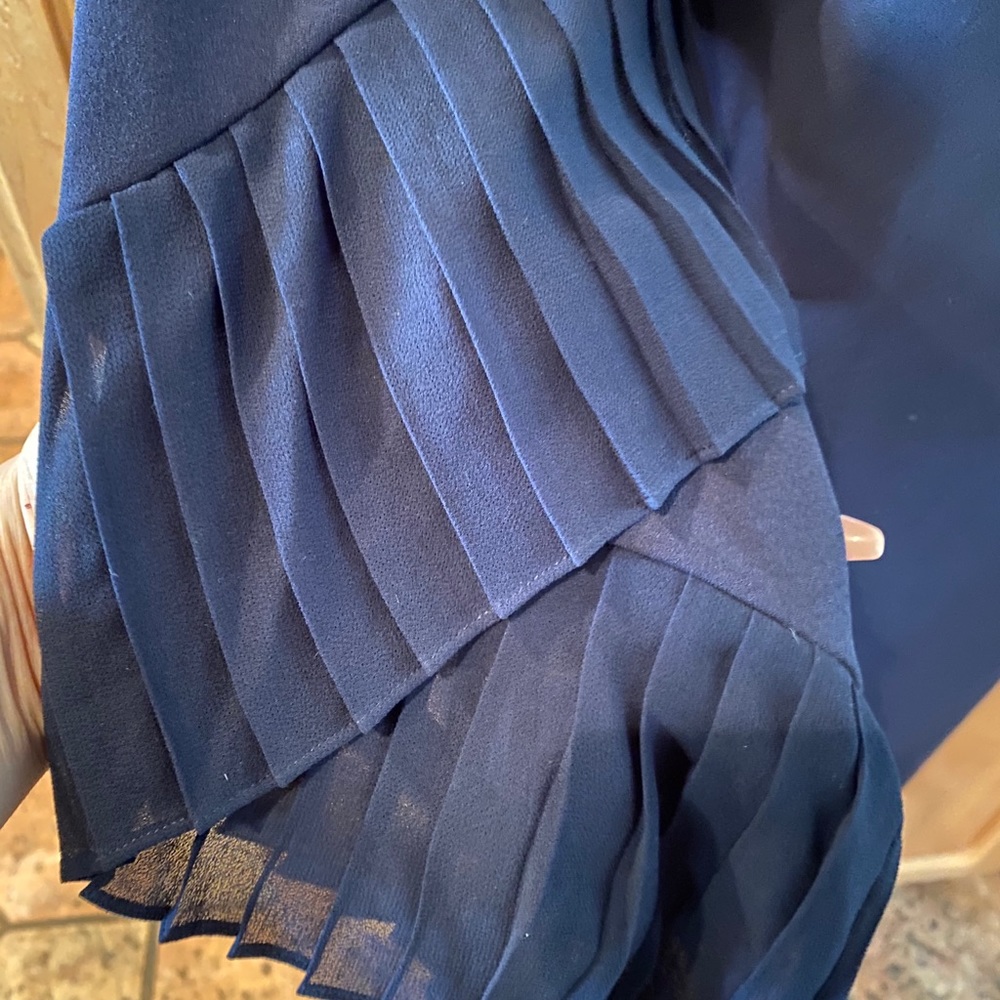 DKNY Women's Pleated Bell-Sleeve Sheath Dress. - Picture 7 of 12